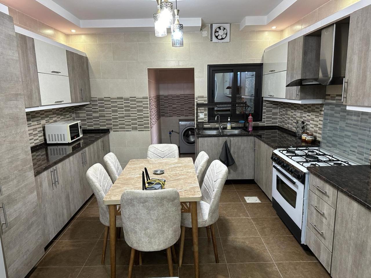 Amro Petra Apartment وادي موسى المظهر الخارجي الصورة